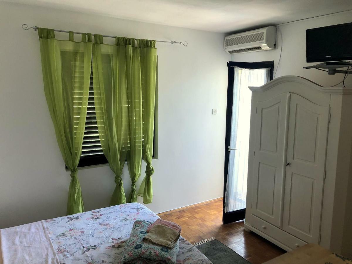 Guesthouse Vila Ruzmarin ชเดรลาตซ์ ภายนอก รูปภาพ