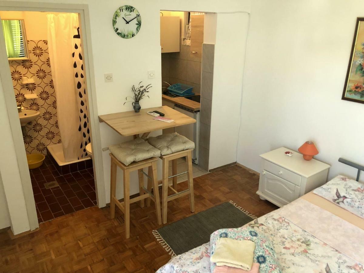 Guesthouse Vila Ruzmarin ชเดรลาตซ์ ภายนอก รูปภาพ